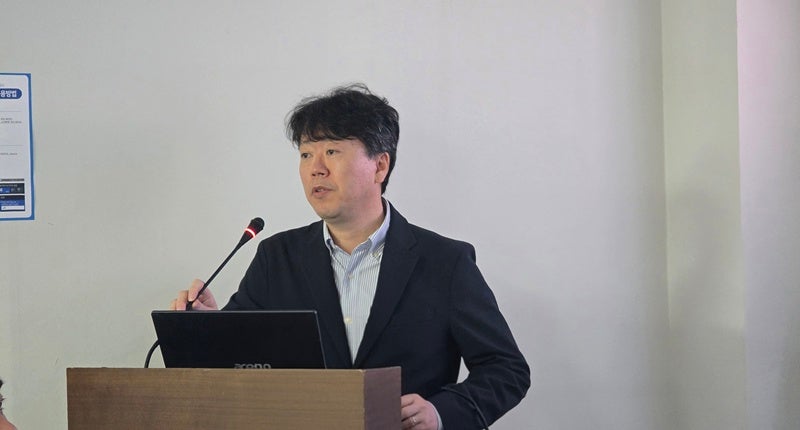 김태윤 SKT 파운데이션 모델 담당 부사장은 3일 서울 여의도 국회에서 열린 '에이전틱AI 조찬포럼'에서 연사로 나서 발언하고 있다./사진=권용삼 기자