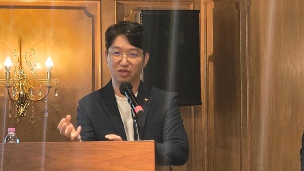 이상봉 KT 미래기술원 AX 데이터랩장 상무가 3일 서울 종로구 클럽806 서울에서 열린 출입기자 설명회에서 발언하고 있다./사진=권용삼 기자