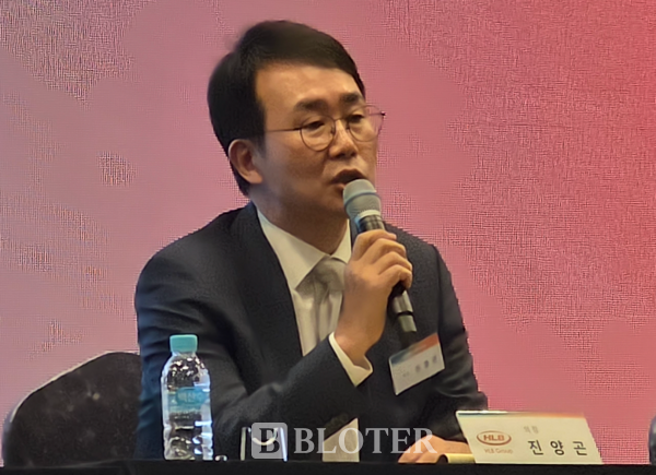 진양곤 HLB 의장이 주주간담회에서 발언을 하고 있다 / 사진=주샛별 기자