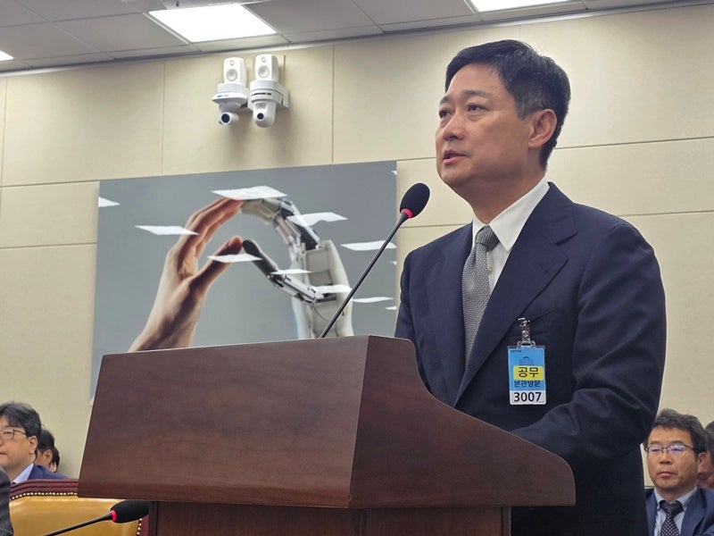 홍범식 LG유플러스 대표가 23일 서울 여의도 국회에서 열린 과학기술정보방송통신위원회의 종합감사에서 발언하고 있다./사진=권용삼 기자
