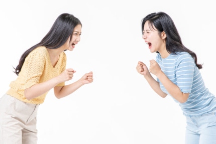 갈등이 일어났을 때 고성을 내지르면 해결을 점점 힘들게 만들 수 있다. [사진=클립아트코리아]