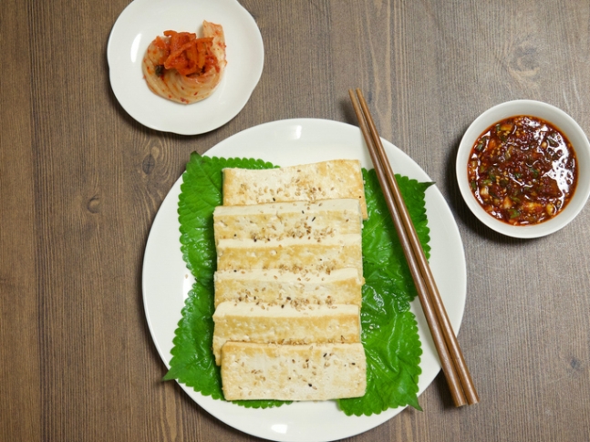 뼈 건강을 위해서는 칼슘이 풍부한 두부 같은 식품을 자주 섭취하는 게 좋다. [사진=게티이미지뱅크]