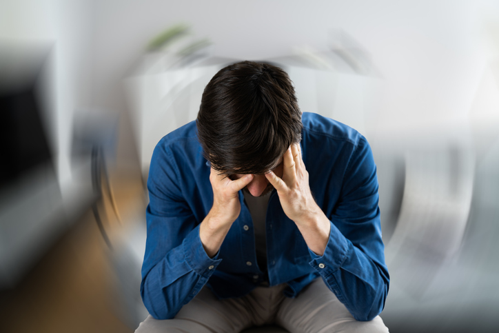 어지럼증이 심하게 나타나는 이석증은 대부분 자연 치유가 가능하지만,<a href=