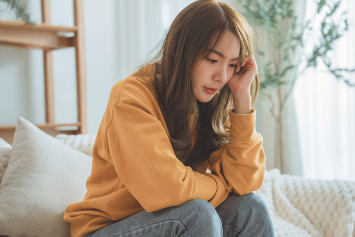 부정적인 감정을 조절하는 법을 배우면 만성 통증을 크게 줄이고 삶의 질을 향상시킬 수 있는 것으로 나타났다.[사진= 게티이미지뱅크]