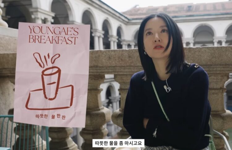 배우 이영애가 아침에 따뜻한 물을 마신 후 양배추,브로콜리,당근 등을 쪄먹는다고 밝혔다.[사진=유튜브 'VOGUE KOREA']