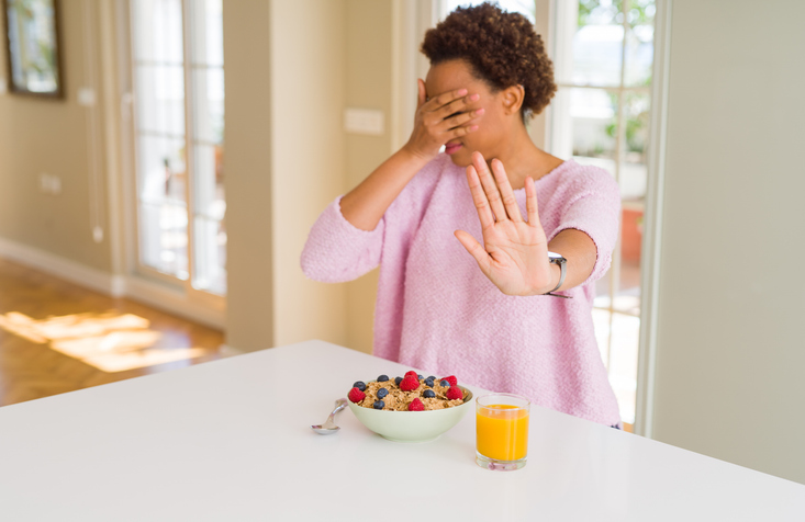 아침 식사를 거르면 치매 위험이 높아지는데, 이는 뇌가 건강한 기능에 필요한 영양분을 지속적으로 공급받지 못하기 때문이다. 사진= 게티이미지뱅크