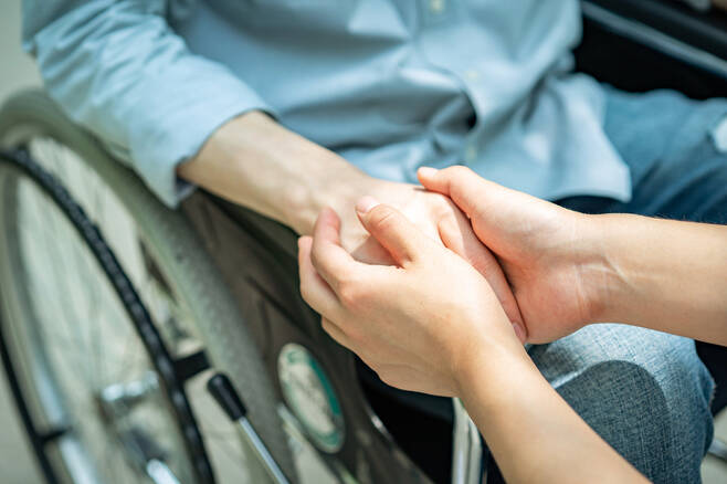 품위 있는 죽음은 삶을 마무리하는 하나의 방식이다.연명의료에 대한 관심이 높아지고 있다.사진=게티이미지뱅크