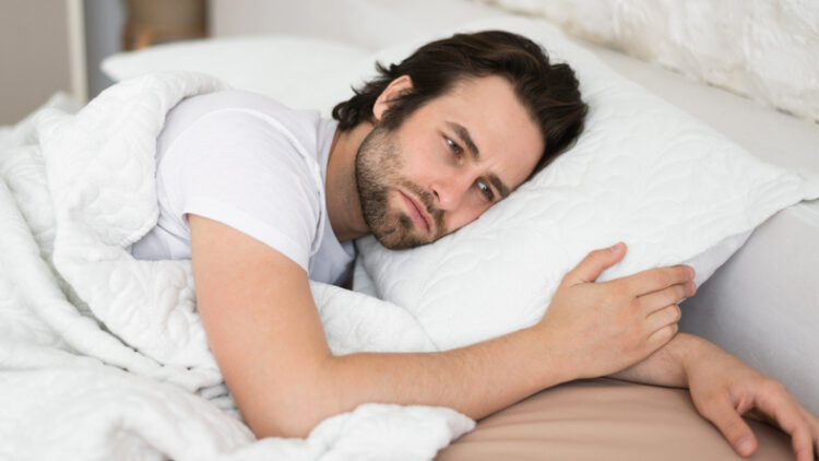 심장의 진짜 위험은 잠에서 깬 뒤에도 움직이지 않고 그대로 머무는 순간부터 시작된다는 전문가 경고가 나왔다. 사진=게티이미지뱅크