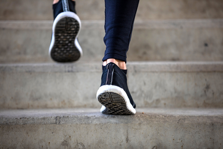계단 오르기는 가성비가 매우 높은 운동이다. 걷기와 병행하면 혈당 조절, 근력 강화 효과가 높다. 사진=게티이미지뱅크