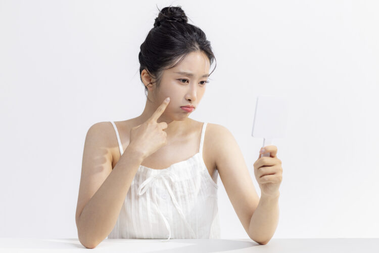 갑작스러운 뾰루지는 컨실러로 가리기보다 '어떻게 가라앉히느냐'가 훨씬 중요하다.사진=클립아트코리아