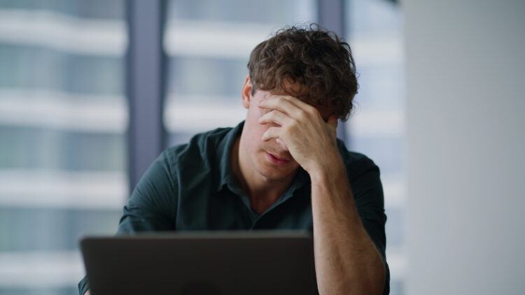 한 20대 남성이 장기간 원인을 알 수 없는 증상에 시달리다 쓰러진 뒤 뒤늦게 뇌하수체종양 진단을 받은 사연이 소개됐다.사진=게티이미지뱅크