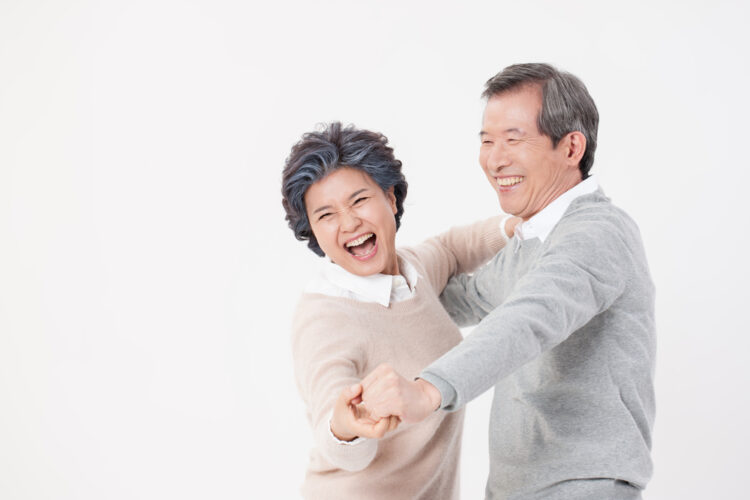 건강하게 오래 사는 장수인들은 활동적인 생활 습관을 가지고 있고,낙관주의자인 경우가 많다.사진=클립아트코리아