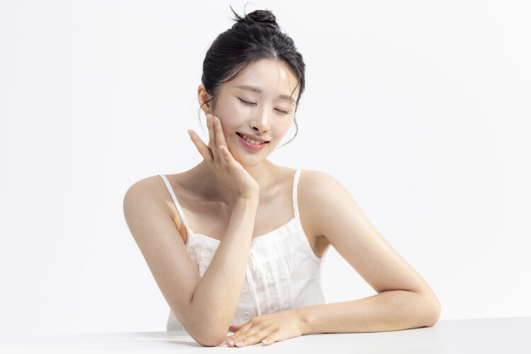 “모공이 쫀쫀해야 탄력도 업!”… 아침 vs 밤, 달라지는 모공 관리는?