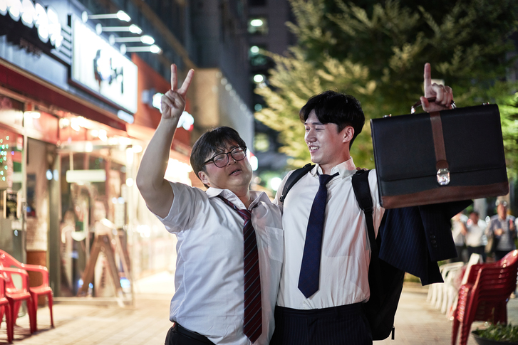 당신은 술을 '적당히' 먹는 사람인가?최근 연구 결과에 따르면,폭음 기준은 소주 한 병이다.사진=게티이미지뱅크