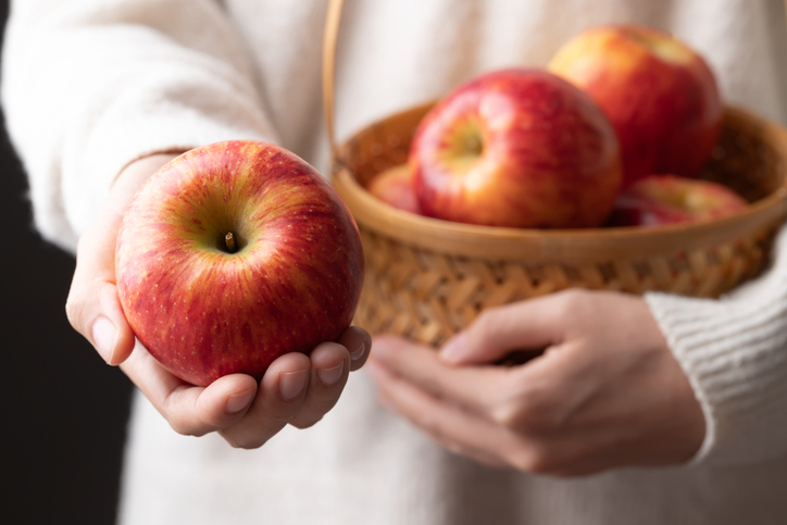 사과에는 수용성 섬유질이 풍부해 몸속 독성 물질을 배출시키는 데 도움이 된다.사진=게티이미지뱅크