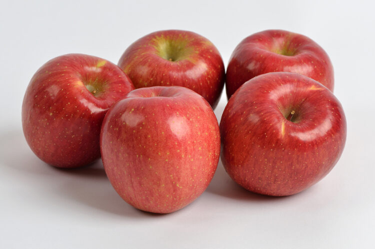 사과는 장 건강, 배변 활동에 좋고 혈관병 예방, 뼈 건강에도 기여한다. 사진=클립아트코리아