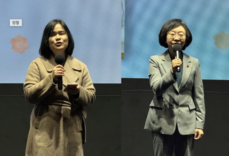 영화의 실제 주인공인 김미영 1형당뇨병환우회 대표(왼쪽)과 시사회에 참석한 오유경 식품의약품안전처장. 사진=장자원 기자