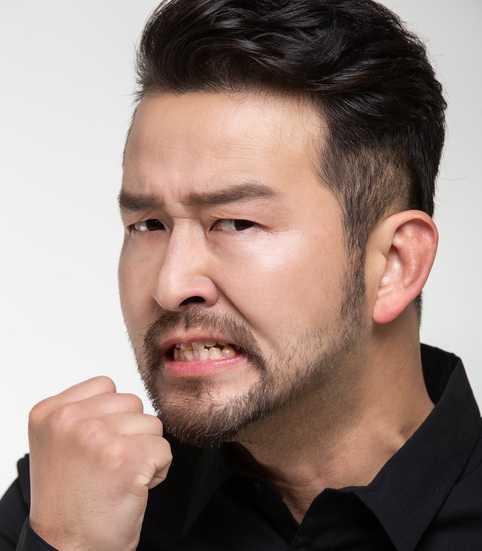 각오를 다지거나 일에 집중할 때,<a href=