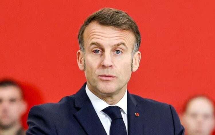 에마뉘엘 마크롱 프랑스 대통령의 충혈된 눈이 화제가 됐다.사진=데일리메일