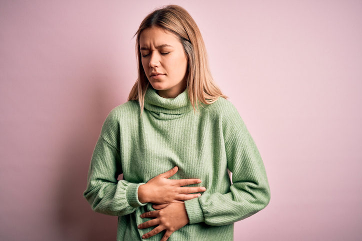 혈류가 소화관 쪽으로 원활하게 흐르지 않으면서 변비나 설사 등이 생길 수 있다.긴장을 하면 배가 아프거나 복부팽만감 등의 증상이 나타나는 것도 이런 이유로 설명된다.사진=게티이미지뱅크