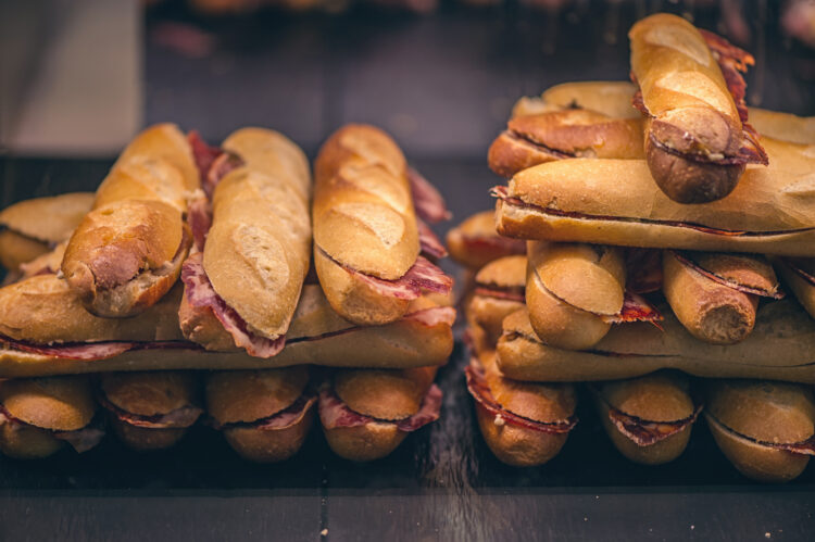 정부의 정책으로 빵과 가공식품 등 우리가 평소 먹는 식품의 소금 함량을 조금만 줄여도 국가 차원에서 수만 건의 심장병과 뇌졸중을 예방할 수 있는 것으로 나타났다. 사진=게티이미지뱅크