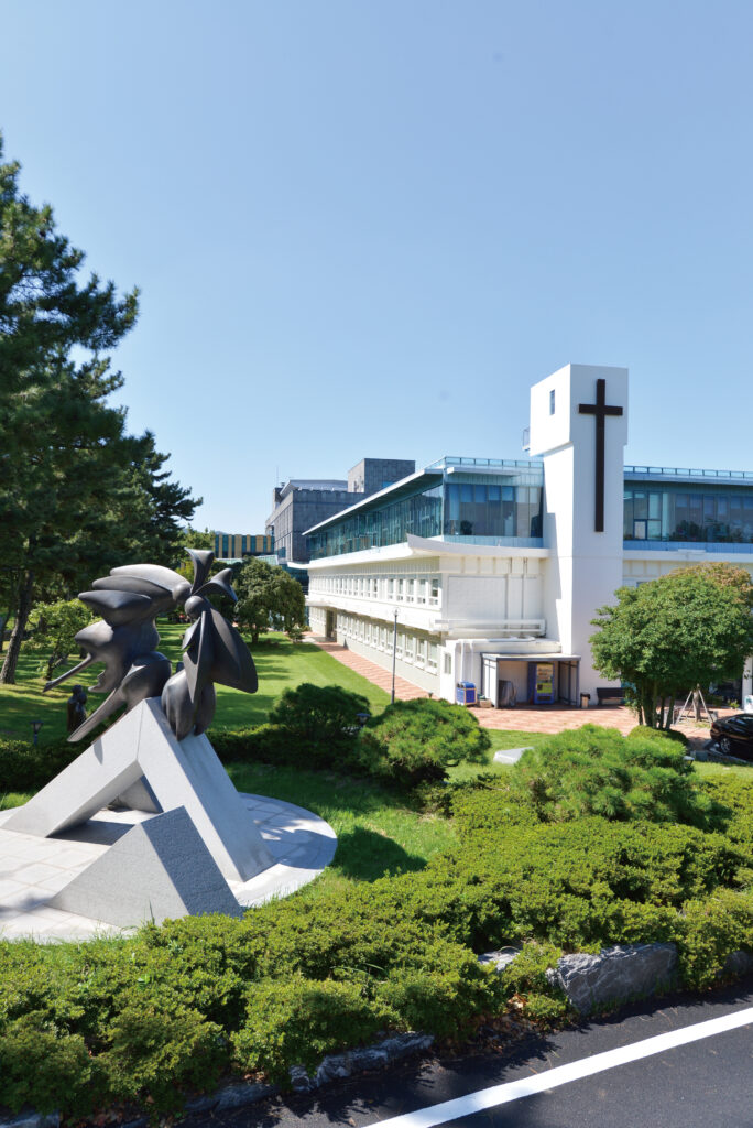 여수애양병원 구관(앞쪽)과 신관 건물. 사진=여수애양병원