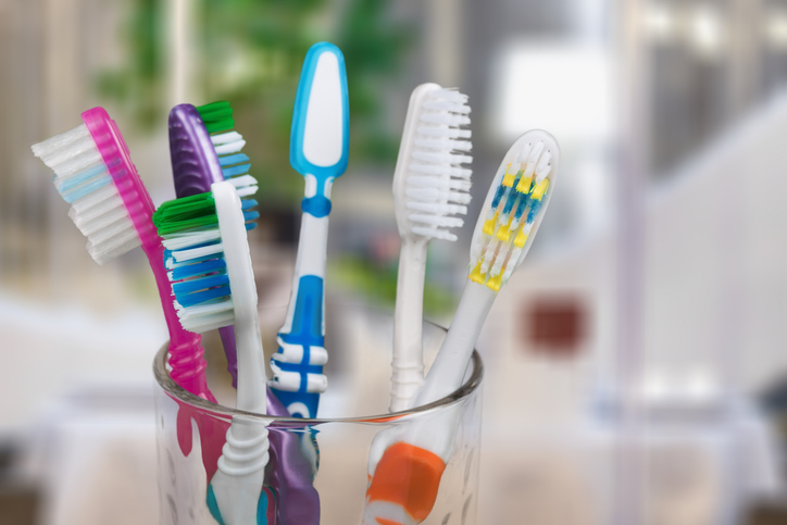 영국 라이세스터대 임상 미생물학 부교수 프림로즈 프리스톤 박사는 특별한 구강 감염이 없는 일반적인 상황이라면 3개월마다 한 번 칫솔을 교체하는 것이 적절하다는 의견을 밝혔다. 사진=게티이미지뱅크
