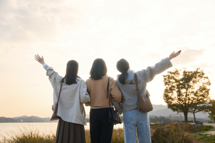 40대와 50대에 접어들면 친구 관계를 유지하기가 더 어려워지지만,유지된 친구 관계는 더 진솔해지는 경향이 있다.사진=게티이미지뱅크