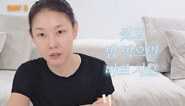 운동 후 씻고 식사하면 잠이 오는 것을 피하기 위해 한혜진은 순서를 바꿔 혈당 상승을 막았다고 말했다.사진=한혜진 유튜브 채널 캡처