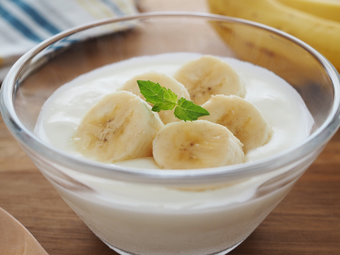 바나나와 유산균이 많은 요구르트는 소화를 잘 되는 식품으로 꼽힌다. 사진=게티이미지뱅크