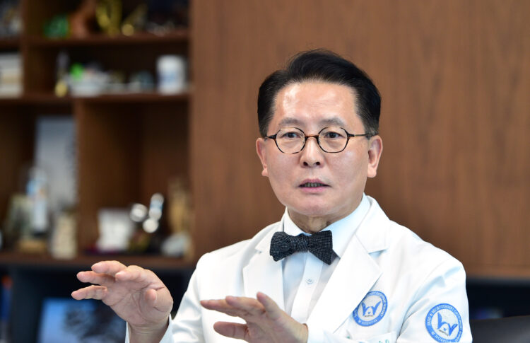 우상현 W병원장은 병원이 환자에게 해줄 수 있는 가장 큰 복지는 시설, 장비, 의료진의 완벽한 조합이라고 말한다. 사진=김승근 기자