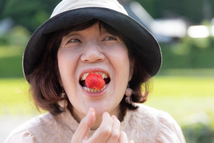 뇌 찍어봤더니...딸기 속 비타민 C, 실제로 뇌 건강에 참 좋다?