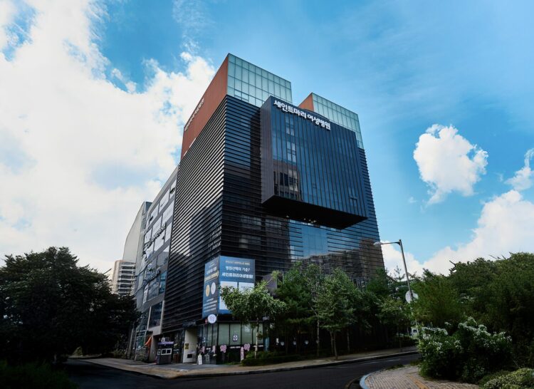 세인트마리여성병원은 수원과 화성,의왕 등 경기 남부권 임산부들이 찾아오는 서수원권 지역 거점 산부인과 전문병원이다.사진=세인트마리여성병원