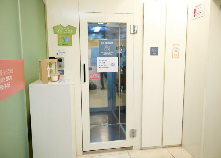 산후조리원 입구에 설치된 에어샤워 시설.사진=세인트마리여성병원