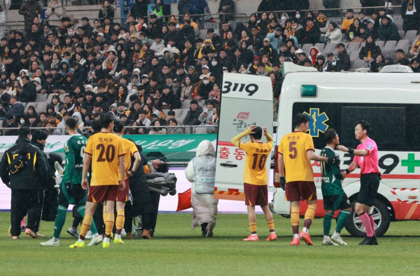 작년 12월 6일 서울월드컵경기장에서 열린 전북현대와 광주FC의 코리아컵 결승.당시 광주FC 소속 권성윤이 뇌진탕 증세를 보이며 경기가 즉시 중단되고 구급차게 경기장에 들어오는 등,뇌진탕 프로토콜이 발동됐다.사