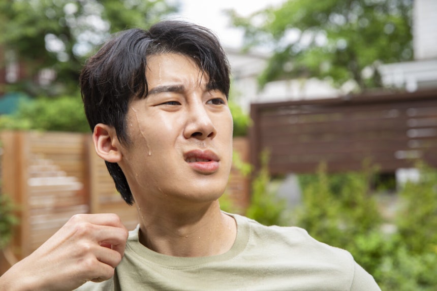 더위에 약한 사람들은 무더운 날씨에 피로도가 상승하고 쉽게 무기력해진다. 또 열대야로 인해 수면까지 부족해지면 생체 리듬이 깨져 우울감이 나타나기 쉽다. 사진=클립아트코리아