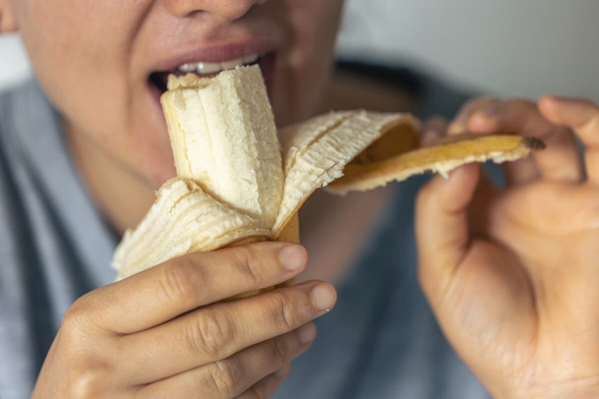 하루 한두 개 바나나를 먹으면 더위로 인한 피로를 해소하고 에너지를 충전하는 데 도움이 된다. 사진=게티이미지뱅크