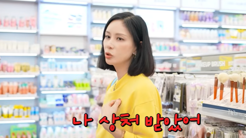손 주름 때문에 상처 받았다는 고소영.피부가 얇은 손등은 노화 흔적이 두드러질 수 있다.사진=유튜브 채널 '고소영' 캡처