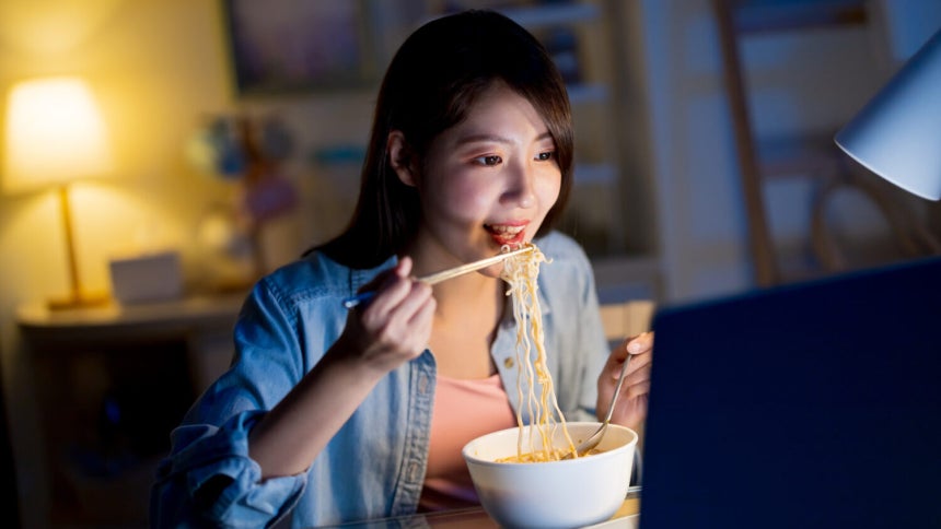라면을 자주 먹는다면 국물 섭취를 줄이고,나트륨 배출을 돕는 칼륨이 풍부한 식품을 평소 챙기는 것이 좋다.사진=클립아트코리아