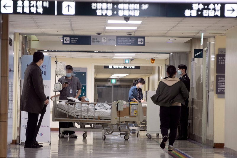 “온몸에 멍이 드는데 10일 뒤 혈소판 예약도 막혀” [<b>의료</b>대란 속 환자...