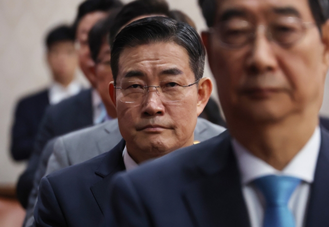 6月4日,國防部長Shin Won -Sik參加了在首爾政府綜合大樓舉行的國務院,並提供了國家儀式。©