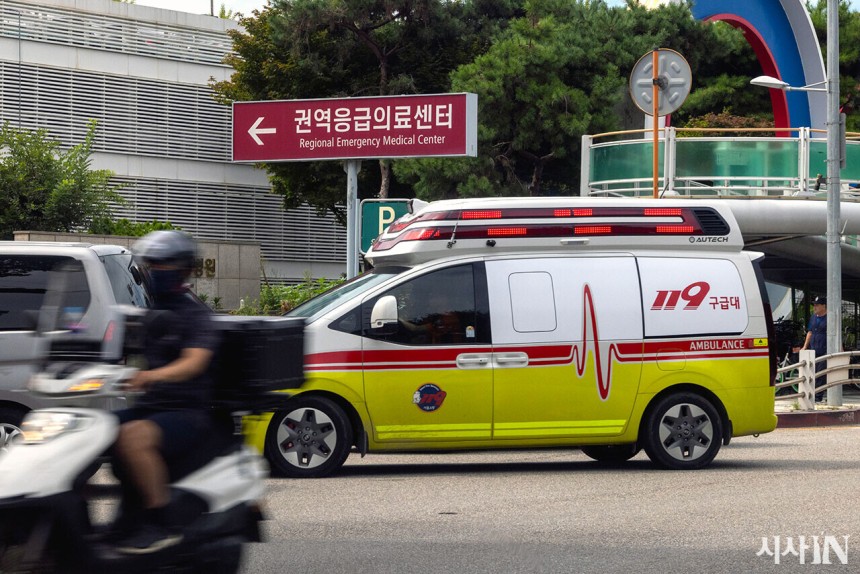 8월27일 오후 서울 양천구 이대목동병원 권역응급의료센터로 119 구급차량이 들어가고 있다. &#169;시사IN 조남진