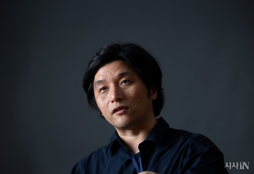 지난 1월19일 서울서부지법 폭동 현장에 갔다가 특수건조물침입 혐의로 재판을 받고 있는 정윤석 감독이 4월22일 &lt;시사IN&gt;과 인터뷰하고 있다.&#169;시사IN 신선영