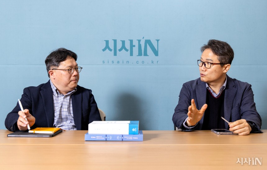 세월호 조사에 참여했던 전치형 카이스트 과학기술정책대학원 교수(왼쪽)와 정준모 인하대 조선해양공학과 교수.©시사IN 조남진