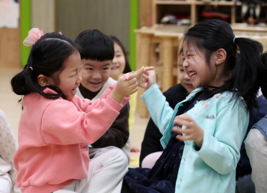 인간은 몇 가지 단어와 맥락,<a href=