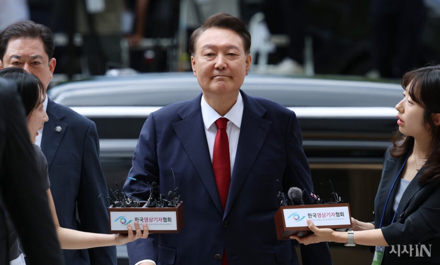 7월9일 윤석열 전 대통령이 구속 전 피의자 심문을 받기 위해 서울중앙지방법원으로 들어서고 있다. &#169;시사IN 이명익