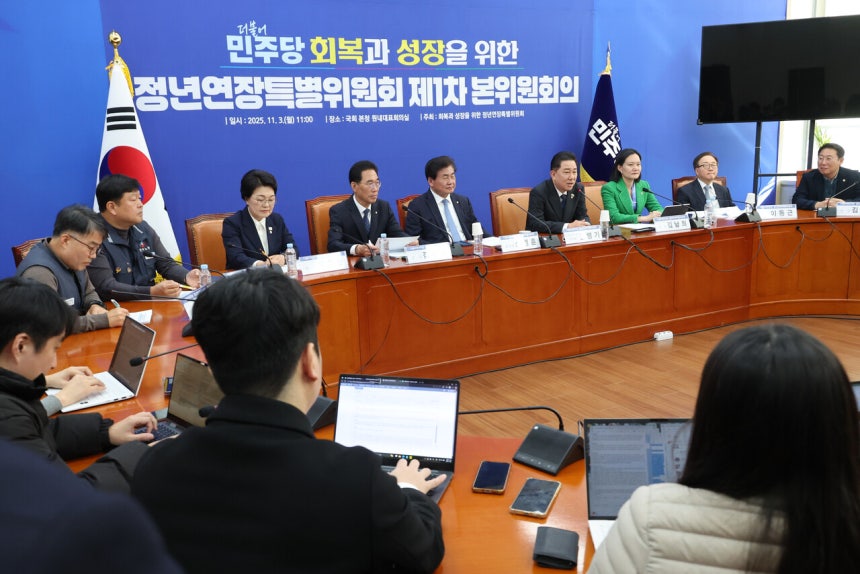 11월3일 서울 여의도 국회에서 정년연장특별위원회 제1차 본위원회의가 열렸다.©연합뉴스