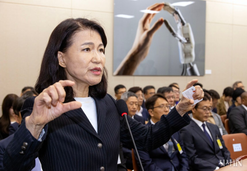 10월14일 이진숙 전 방통위원장이 국정감사에 증인으로 출석해 질의에 답하고 있다.©시사IN 조남진