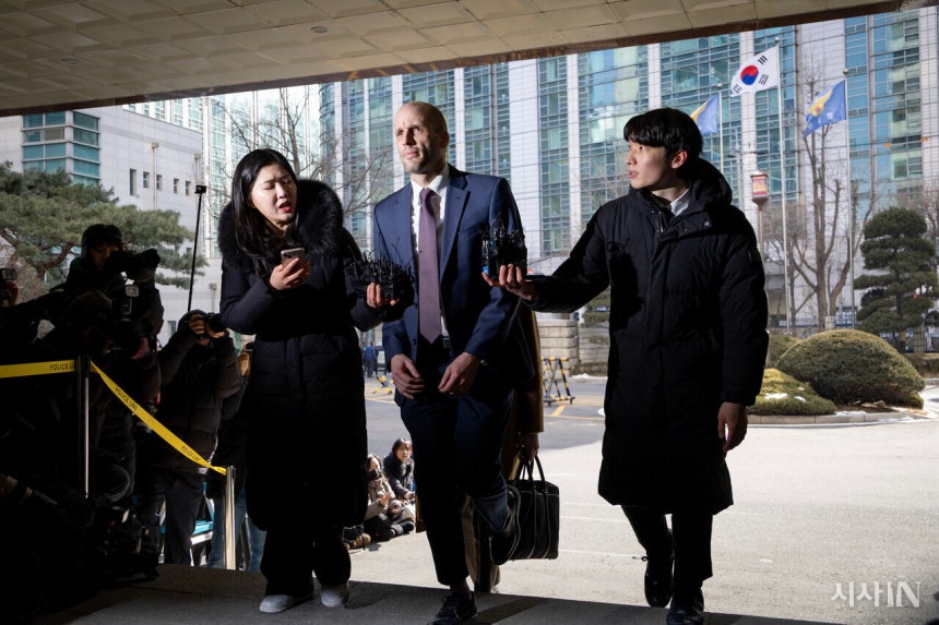 1월30일, 해럴드 로저스 쿠팡 대표가 피의자 신분으로 조사를 받기 위해 서울경찰청에 출석하고 있다. ©시사IN 박미소