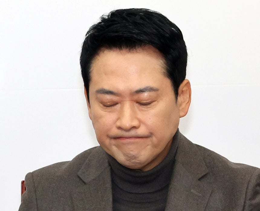 2월19일 장동혁 국민의힘 대표가 국회에서 열린 최고위원회의 도중 잠시 생각에 잠겨 있다. ©연합뉴스